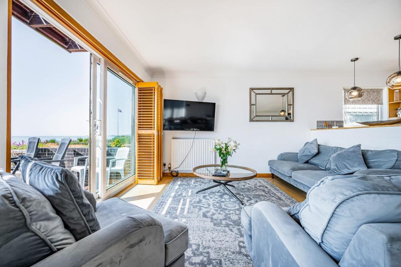 Pebble Paradise Beachfront Family Getaway 佩文西 外观 照片